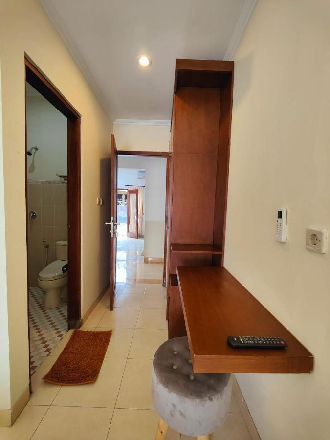 Adiputra Guesthouse 2 By Homiq Ngabean Exterior foto