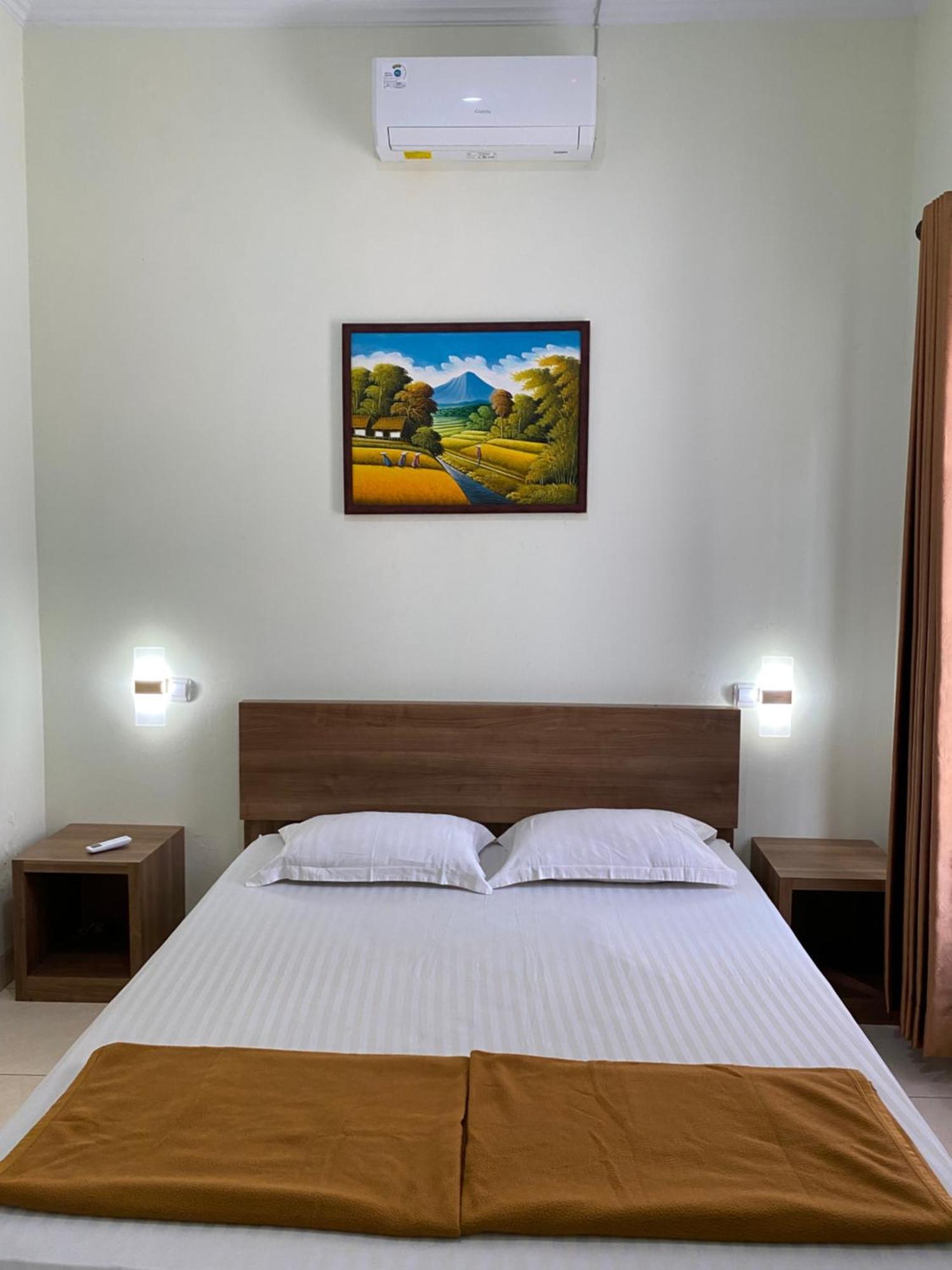 Adiputra Guesthouse 2 By Homiq Ngabean Exterior foto