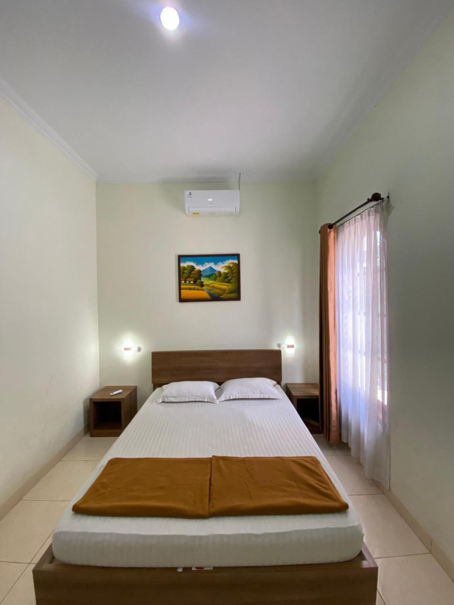 Adiputra Guesthouse 2 By Homiq Ngabean Exterior foto